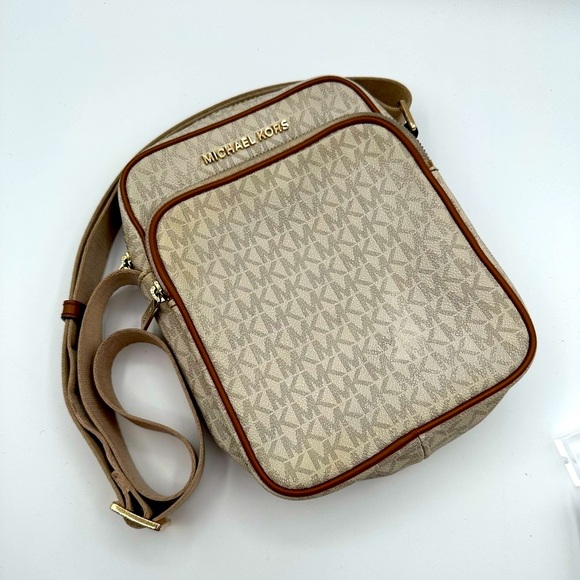 GIVEAWAY Michael Kors Tan & Brown Messenger Bag - Picture 1 of 7